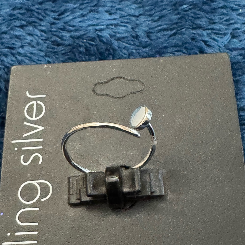 Size 7 ring - Picture 2 of 6